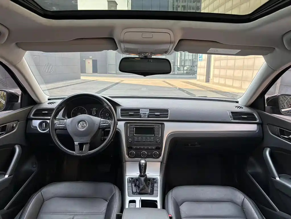 VOLKSWAGEN PASSAT 2016