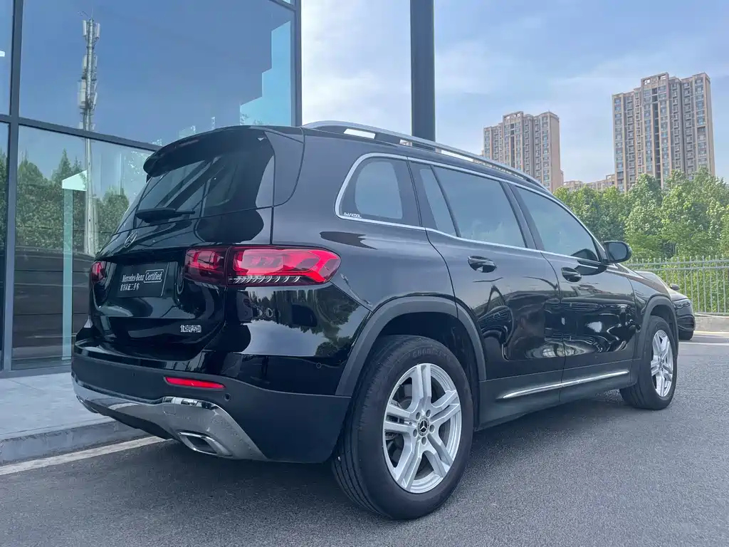 MERCEDES BENZ GLB 2023