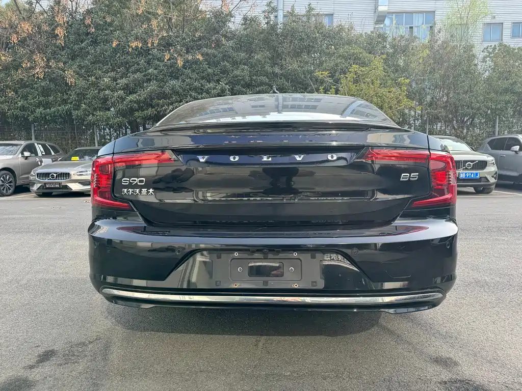 VOLVO S90 2022