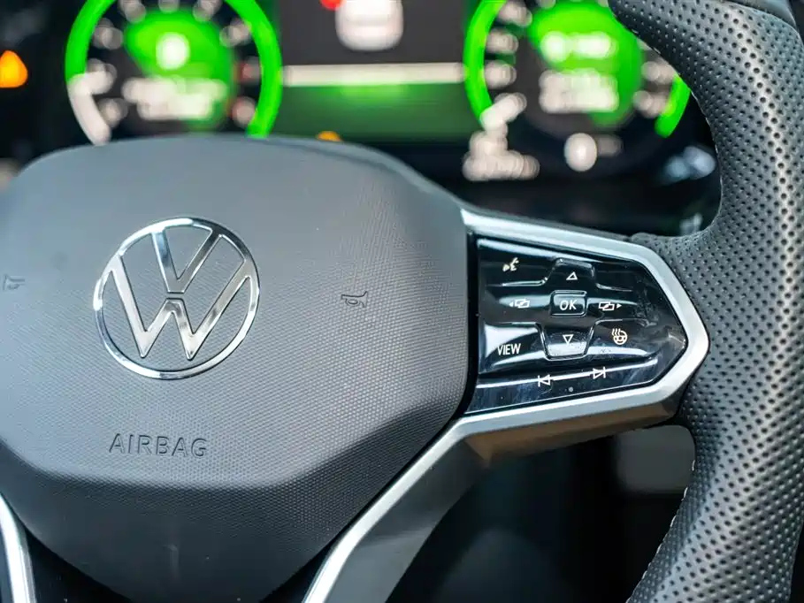 VOLKSWAGEN TOURAN 2023
