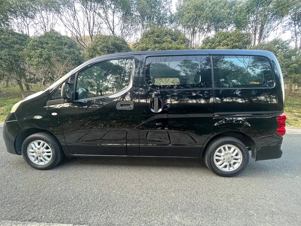NISSAN NV200 2012