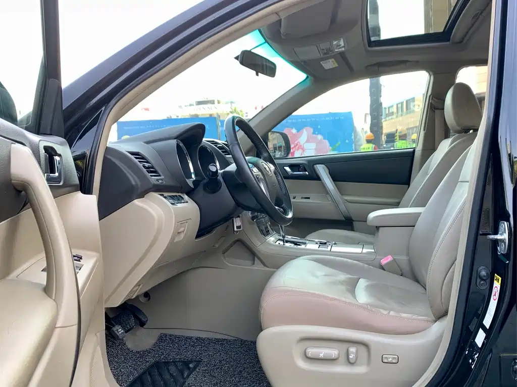 TOYOTA HIGHLANDER 2013