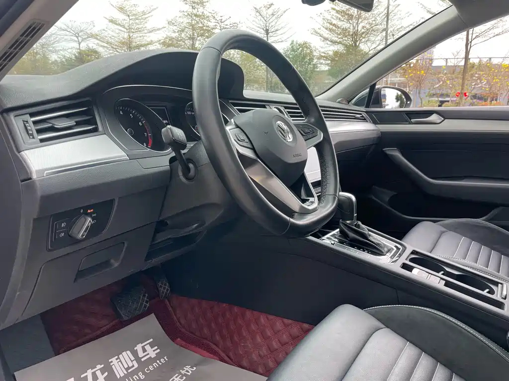 VOLKSWAGEN MAGOTAN 2020