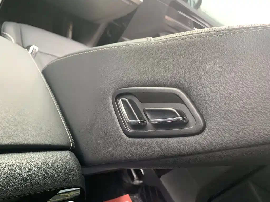 VOLKSWAGEN PASSAT 2023