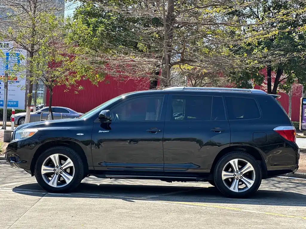 TOYOTA HIGHLANDER 2011