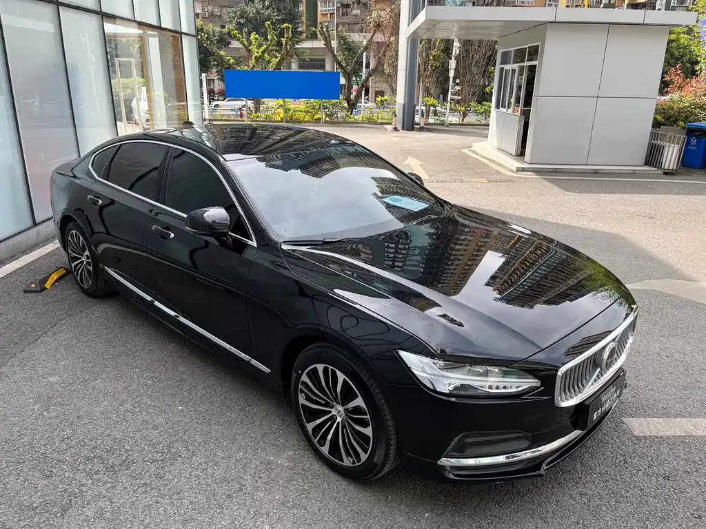 VOLVO S90 2022