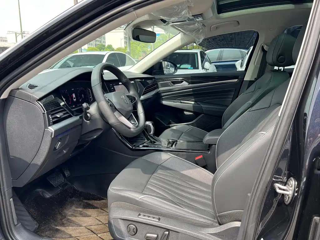 VOLKSWAGEN PASSAT 2023