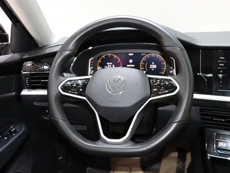 VOLKSWAGEN PASSAT 2022