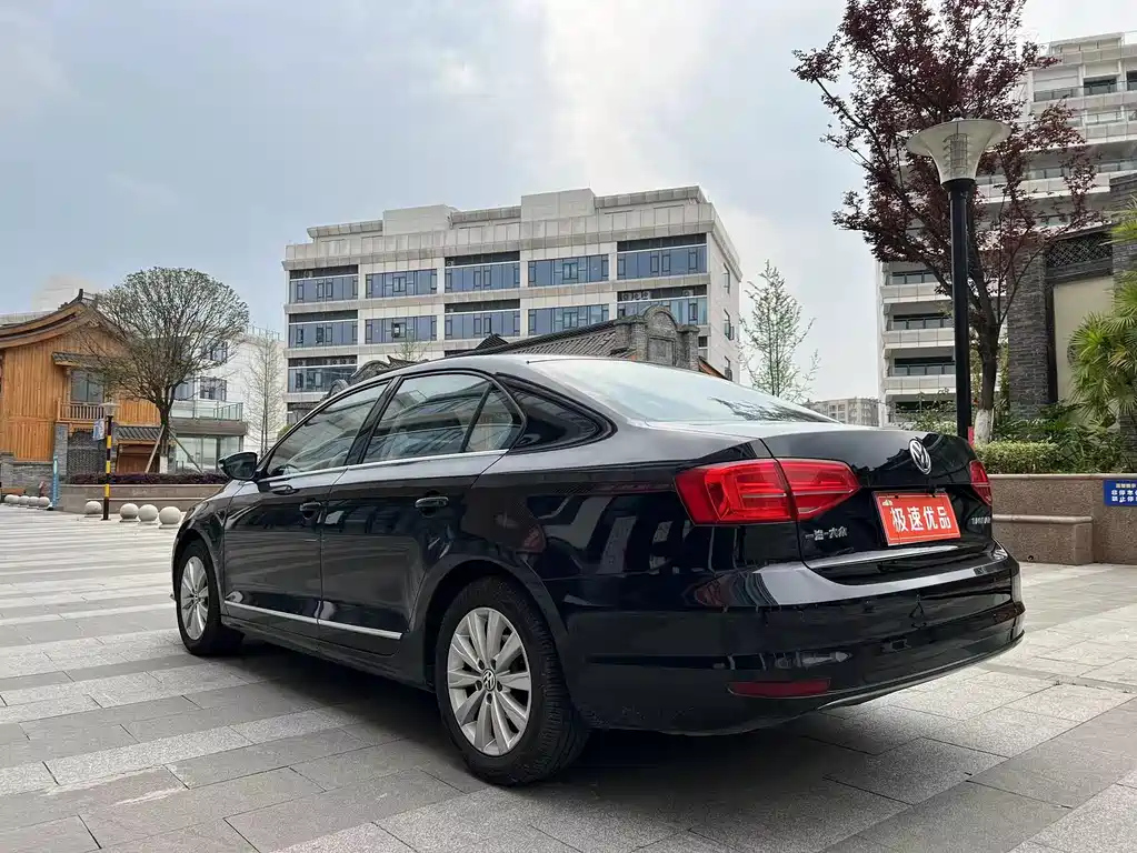 VOLKSWAGEN SAGITAR 2016