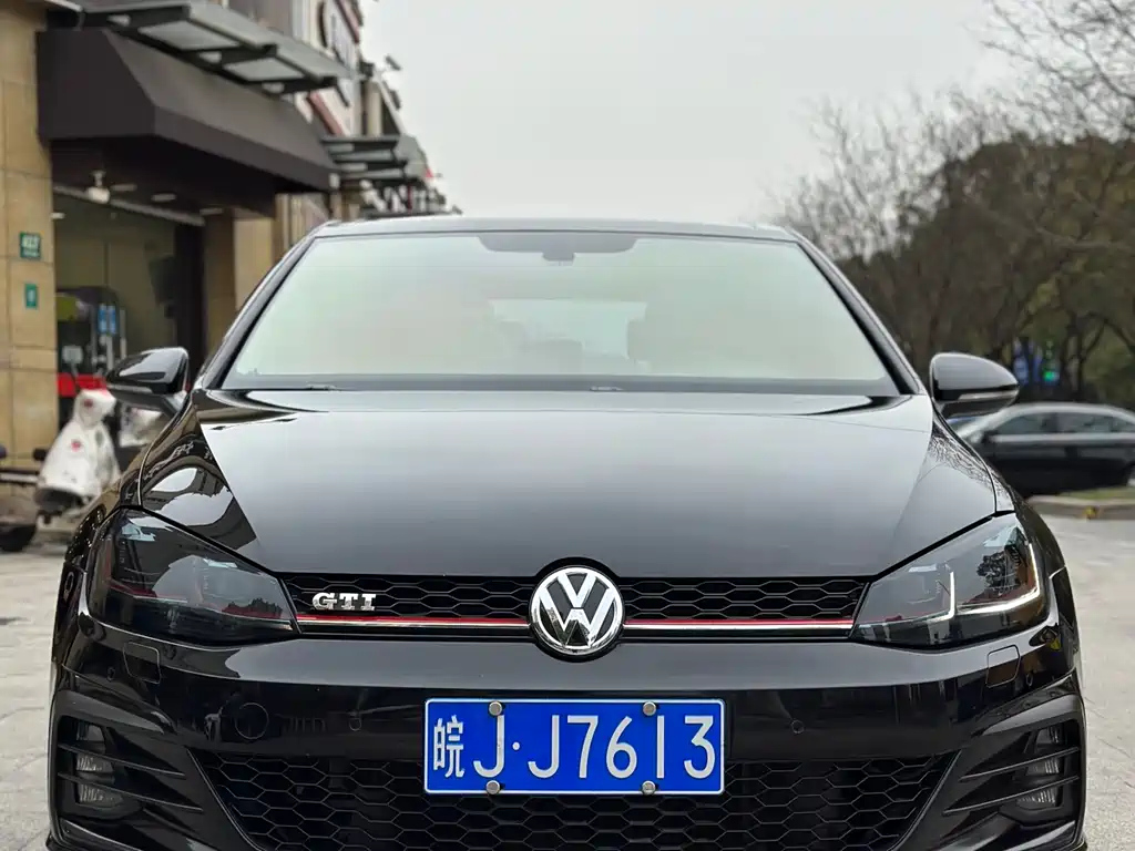 VOLKSWAGEN GOLF 2019