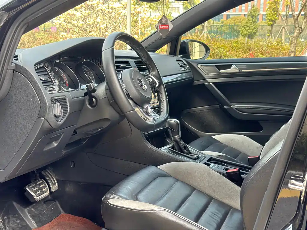 VOLKSWAGEN GOLF 2018