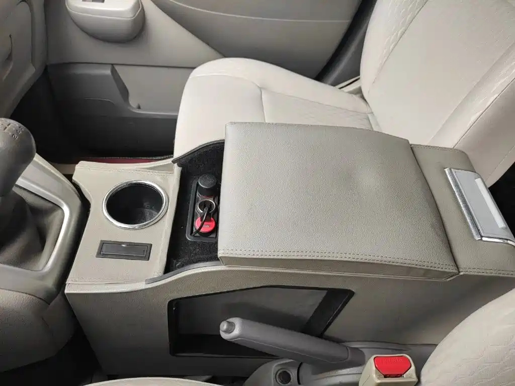 NISSAN NV200 2020