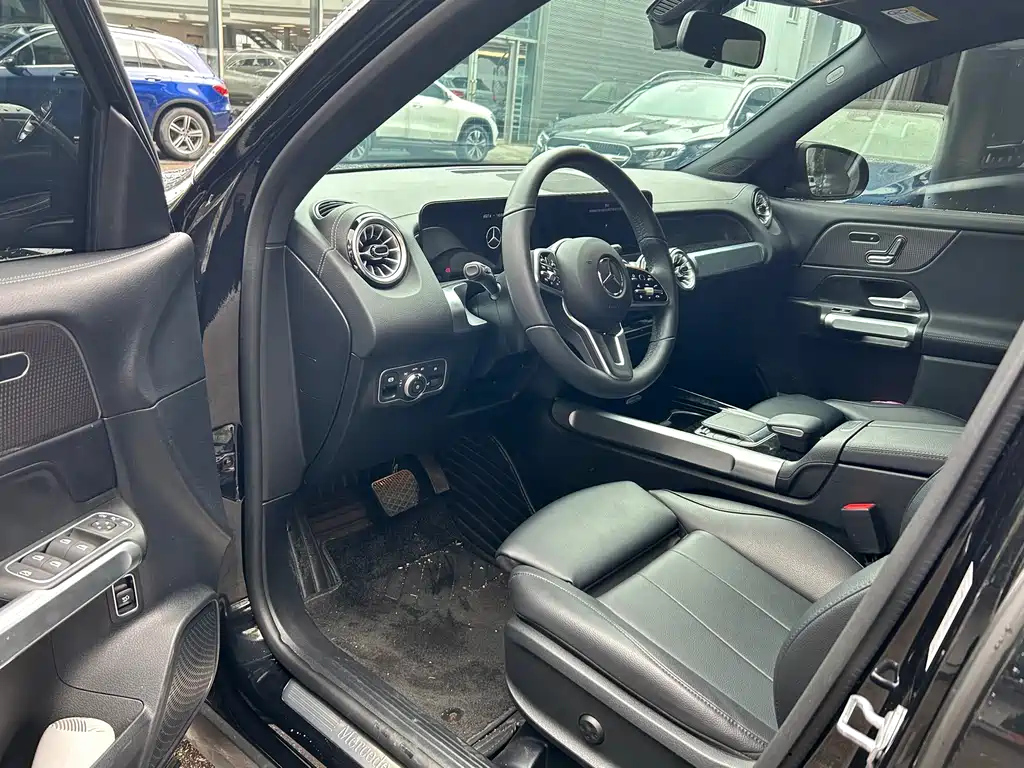 MERCEDES BENZ GLB 2023