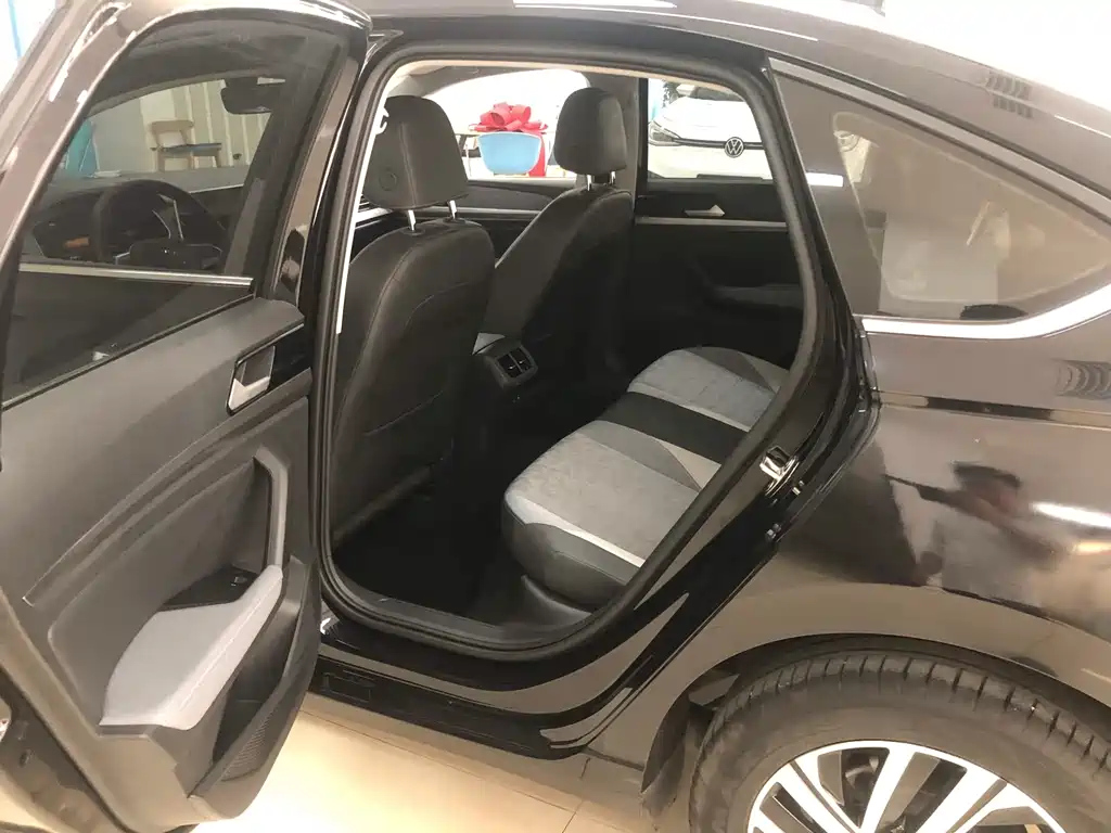 VOLKSWAGEN LAVIDA 2023