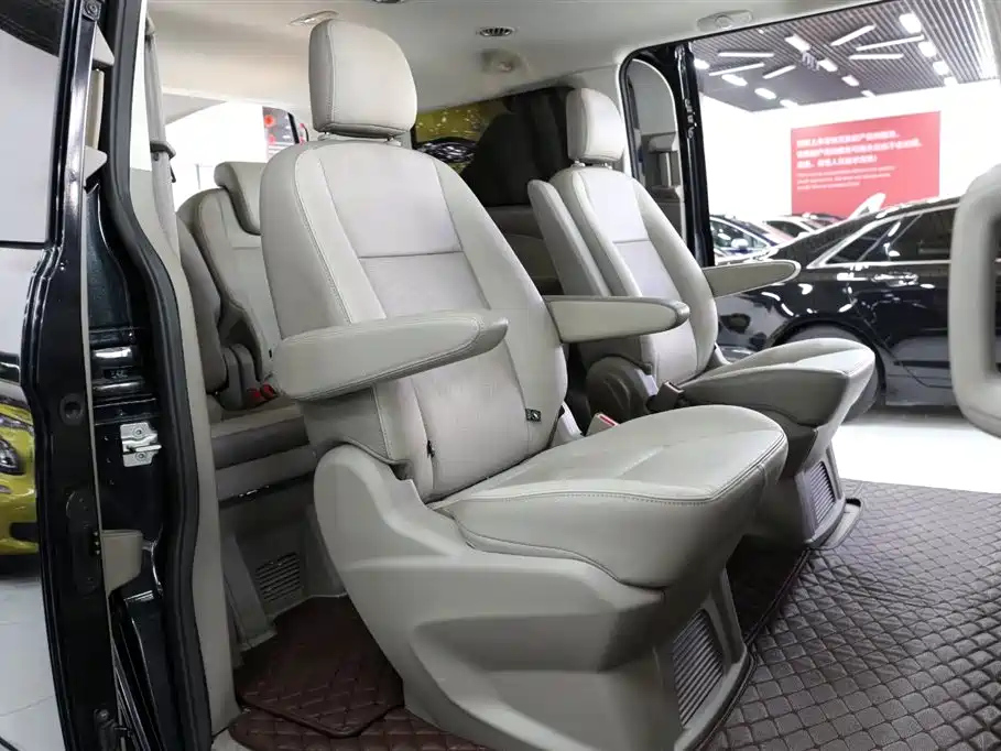 FORD TOUREO 2016