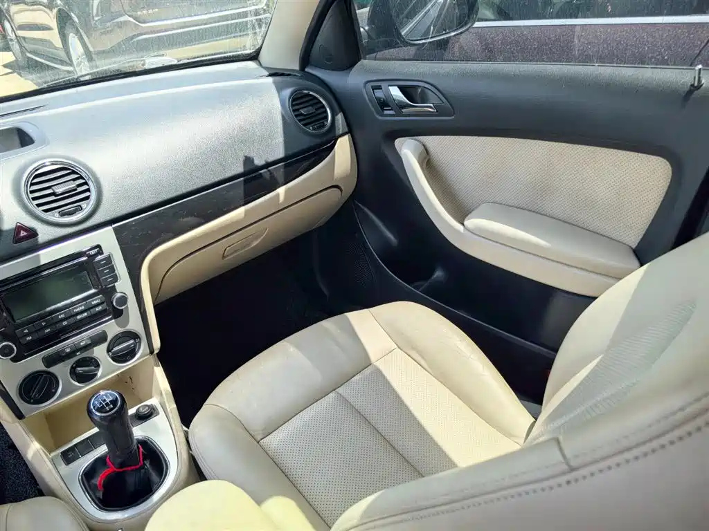 VOLKSWAGEN LAVIDA 2012