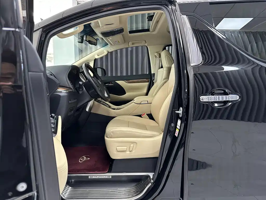 TOYOTA ALPHARD 2017