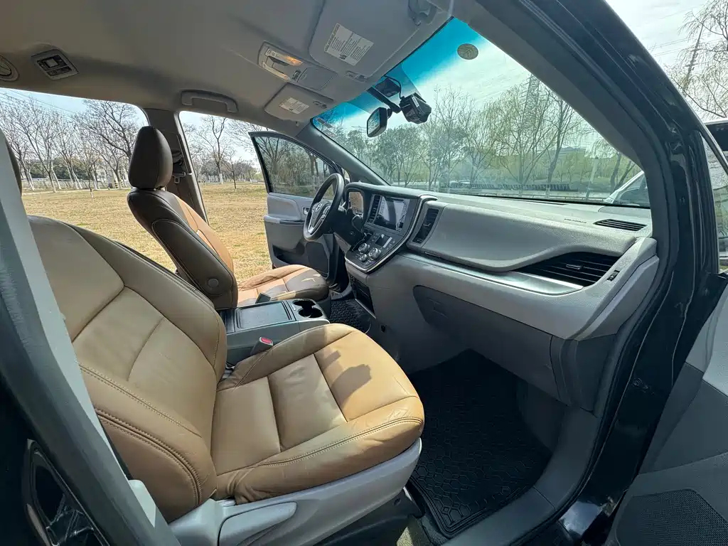 TOYOTA SIENNA 2017