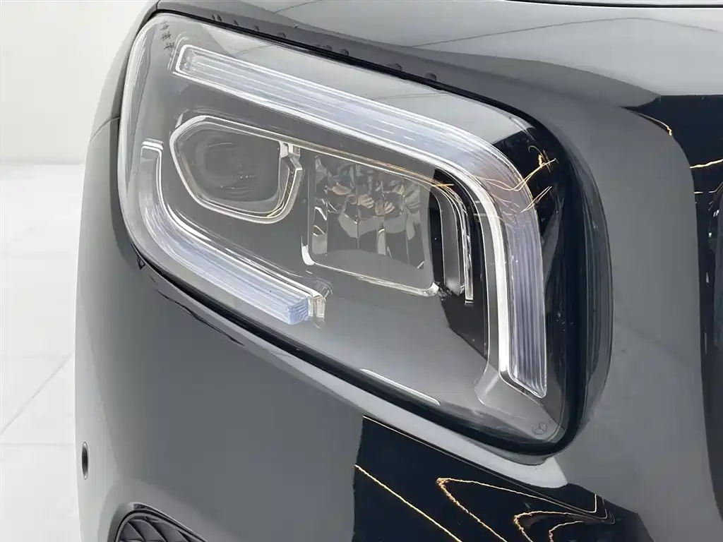 MERCEDES BENZ GLB 2021