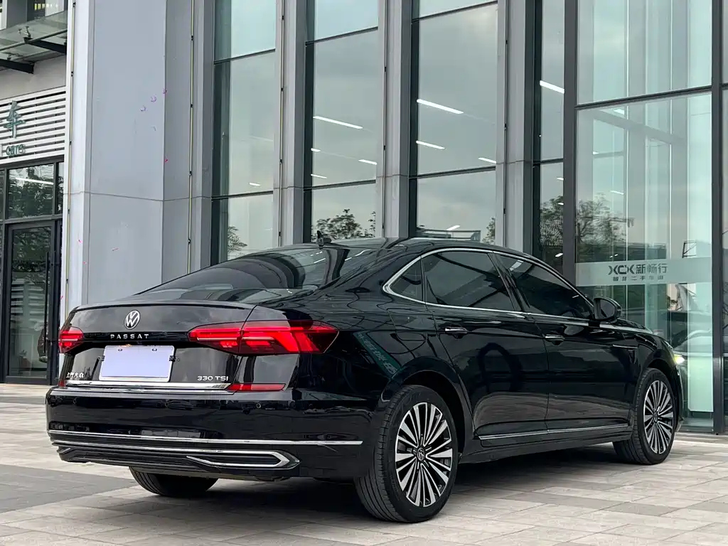 VOLKSWAGEN PASSAT 2021