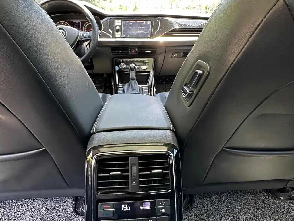 VOLKSWAGEN PASSAT 2020