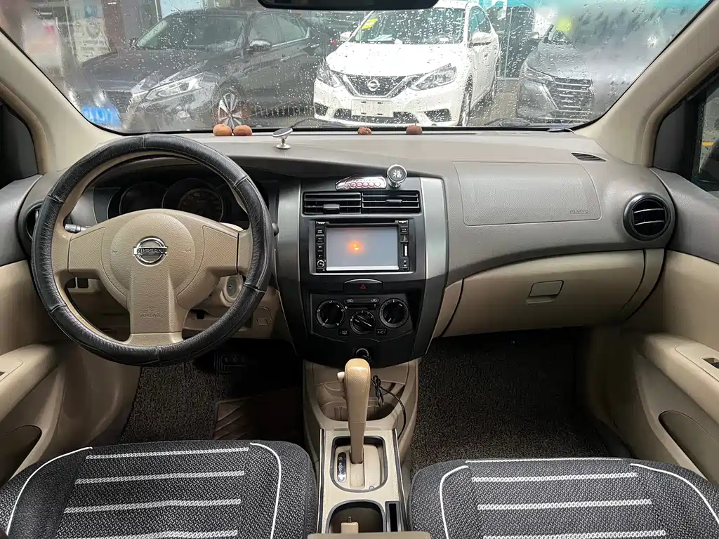 NISSAN LIVINA 2008