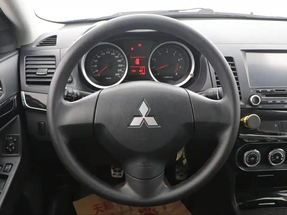 MITSUBISHI LANCER EX 2013
