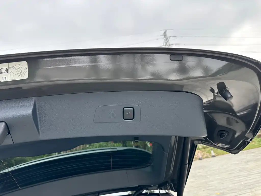 LINCOLN ADVENTURER 2023