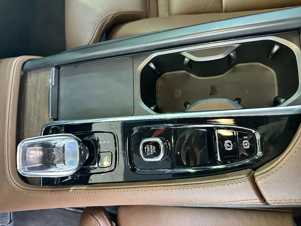 VOLVO S90 2023
