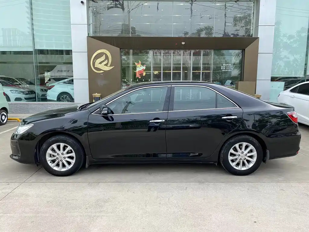 TOYOTA CAMRY 2016