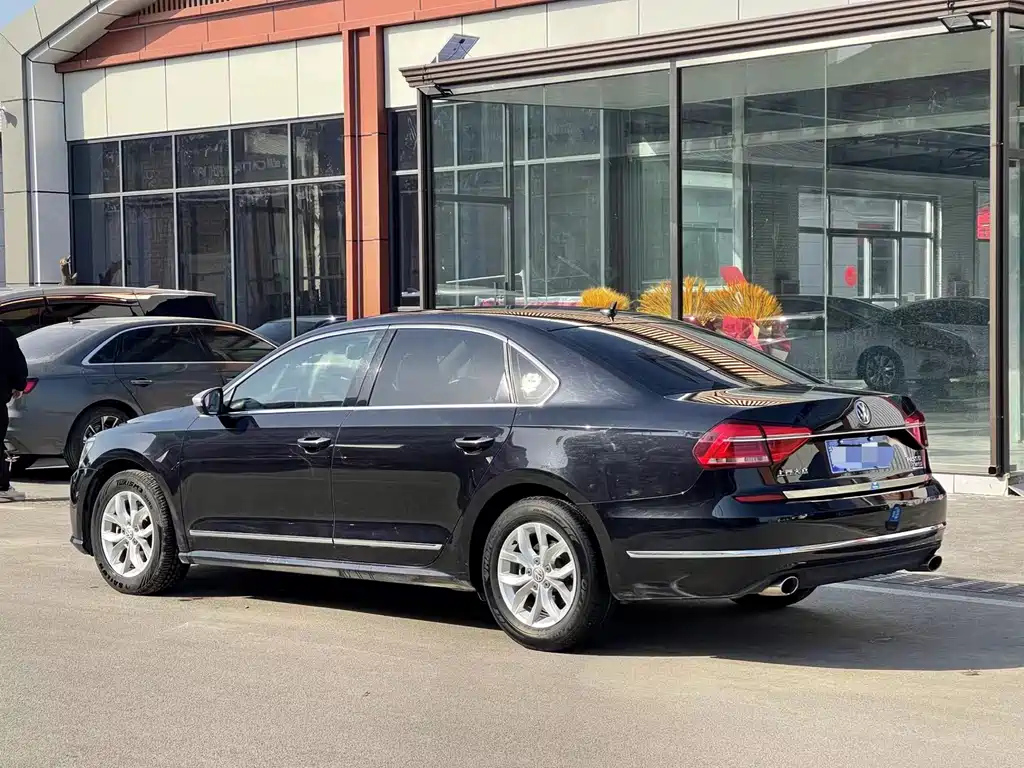 VOLKSWAGEN PASSAT 2018