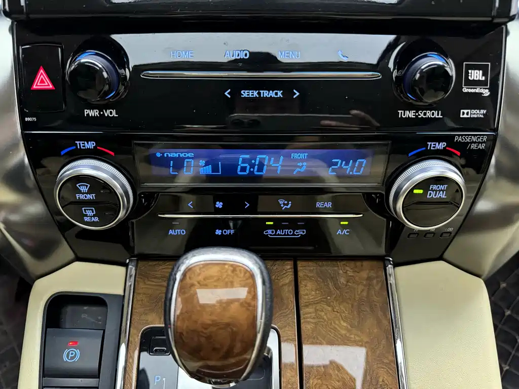 TOYOTA ALPHARD 2017