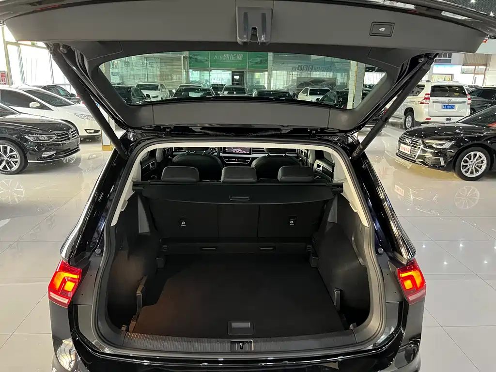 VOLKSWAGEN TIGUAN L 2021