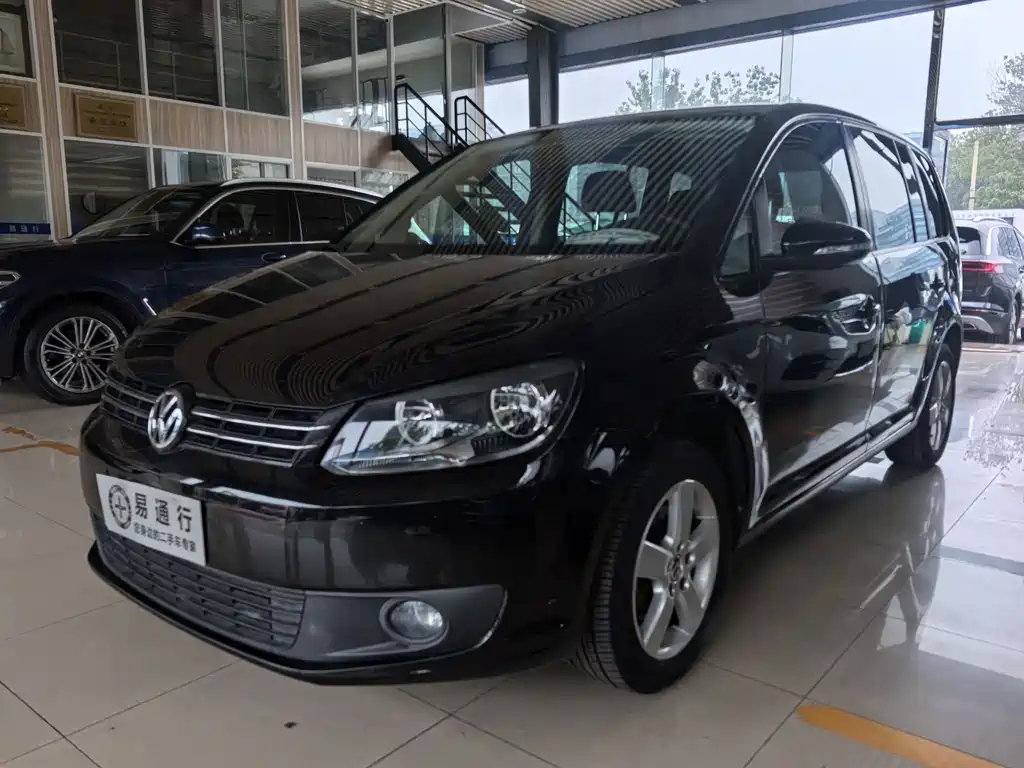 VOLKSWAGEN TOURAN 2013
