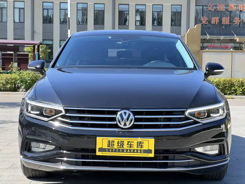 VOLKSWAGEN MAGOTAN 2020