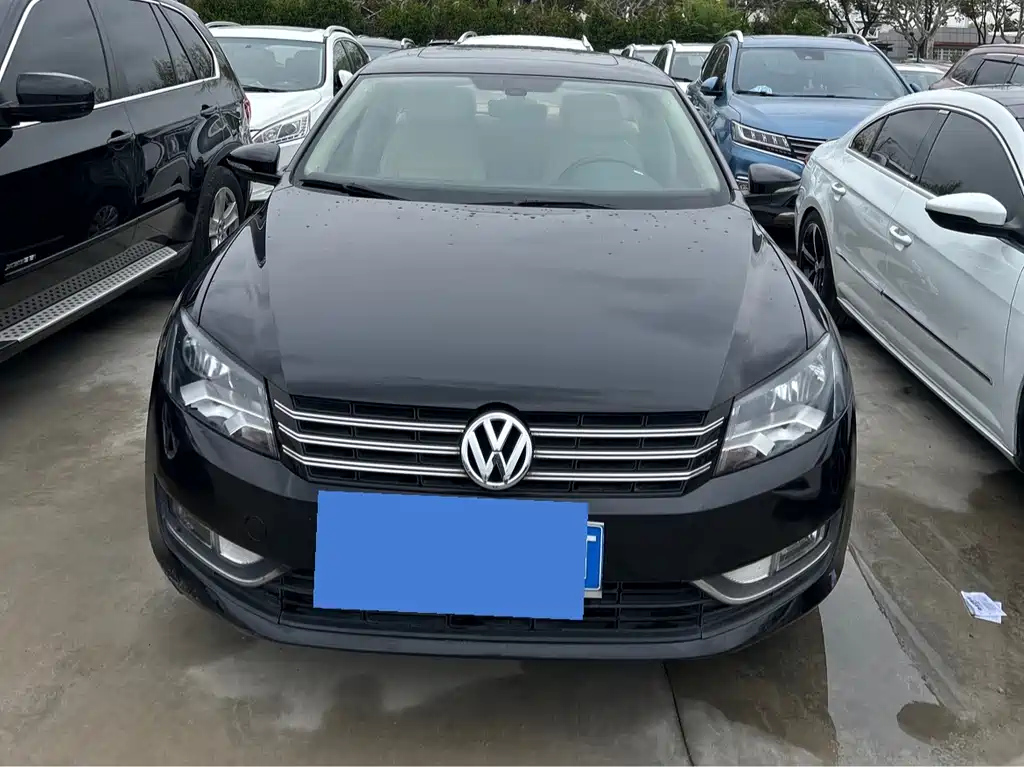 VOLKSWAGEN PASSAT 2012