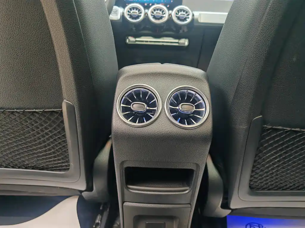 MERCEDES BENZ GLB 2023