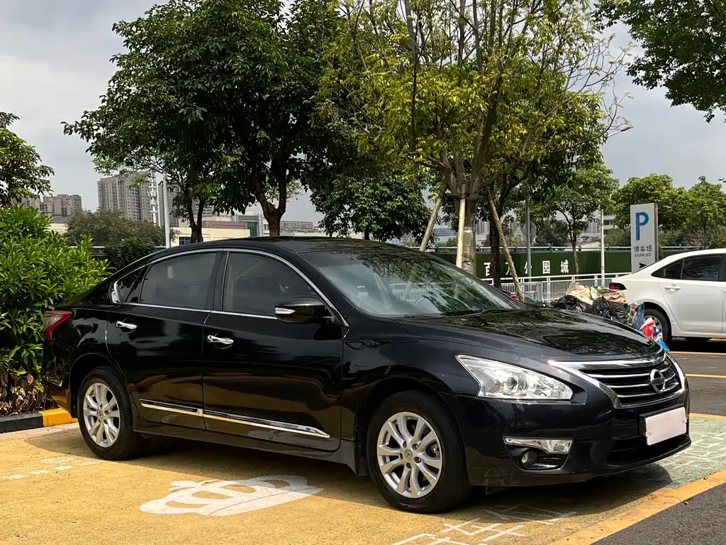 NISSAN TEANA 2015