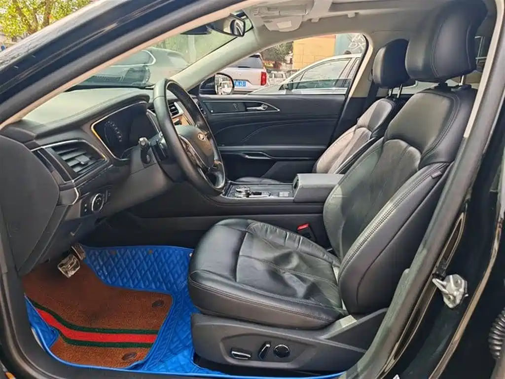 FORD TAURUS 2021