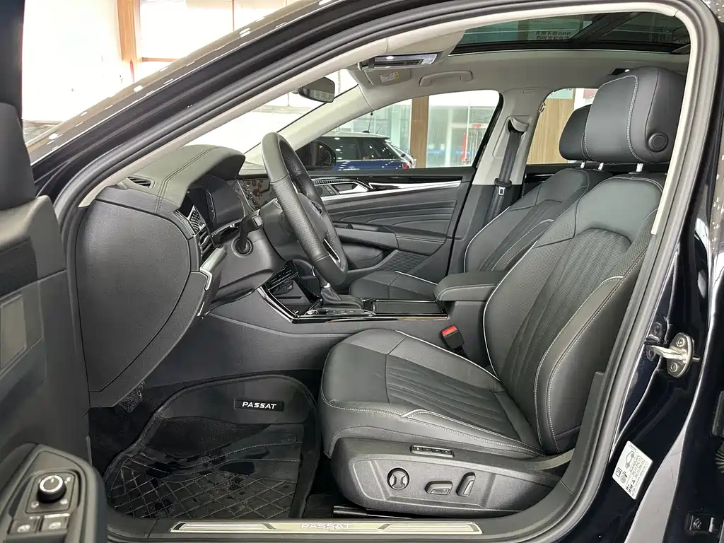 VOLKSWAGEN PASSAT 2023