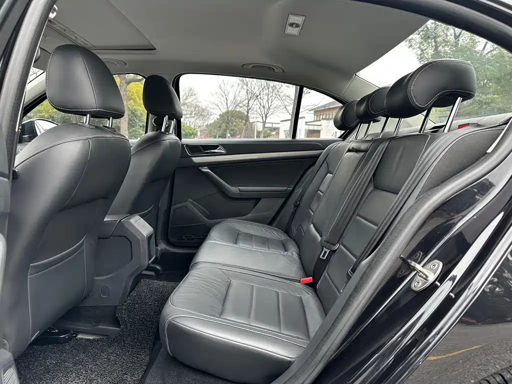 VOLKSWAGEN LAVIDA 2016