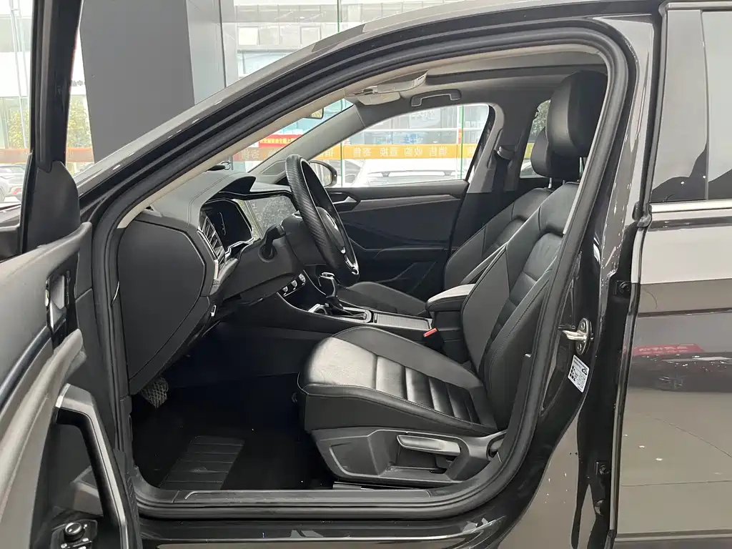VOLKSWAGEN SAGITAR 2022