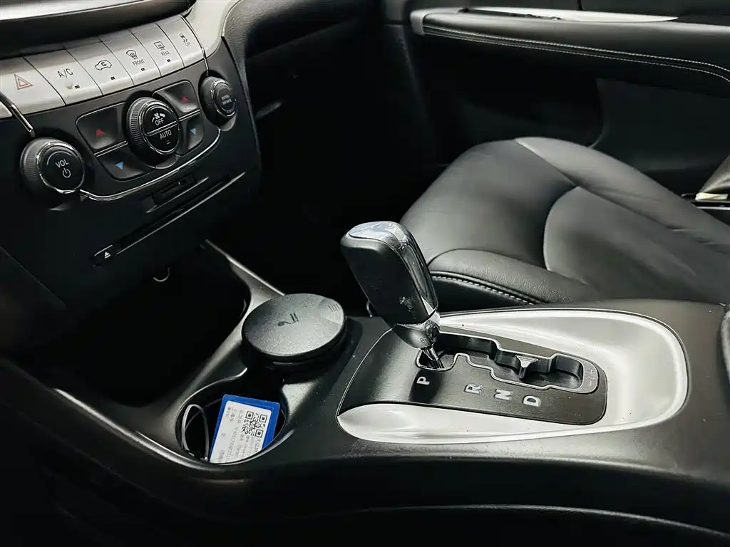 DODGE JCUV 2015
