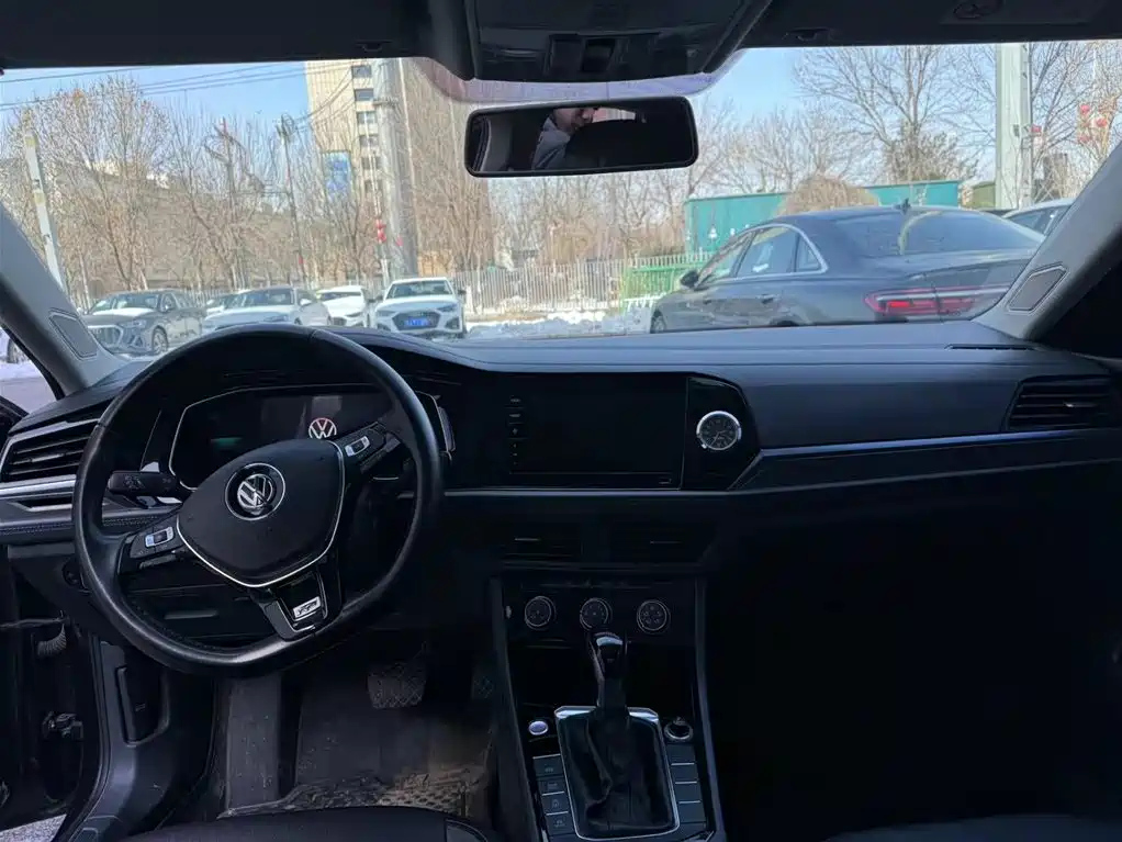 VOLKSWAGEN SAGITAR 2020