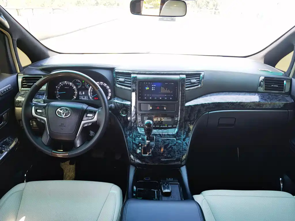 TOYOTA ALPHARD 2012