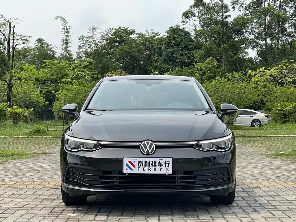 VOLKSWAGEN GOLF 2023