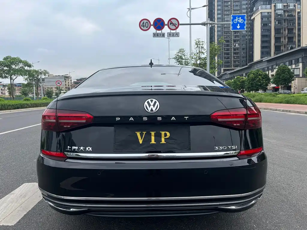 VOLKSWAGEN PASSAT 2020