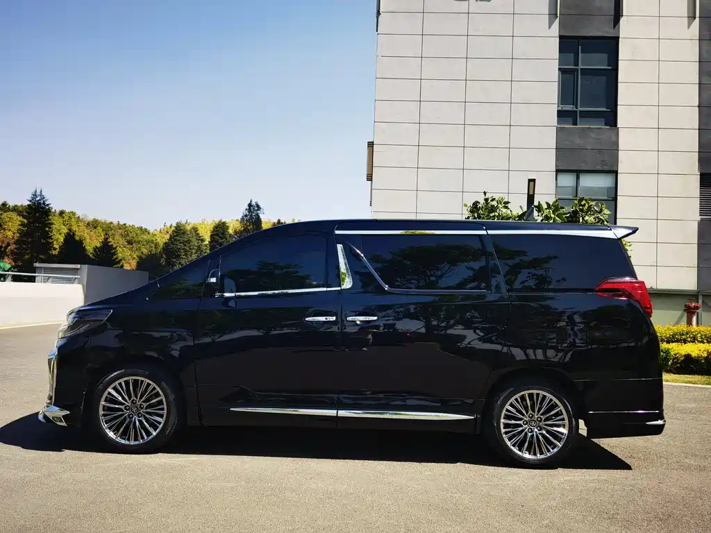 TOYOTA ALPHARD 2012