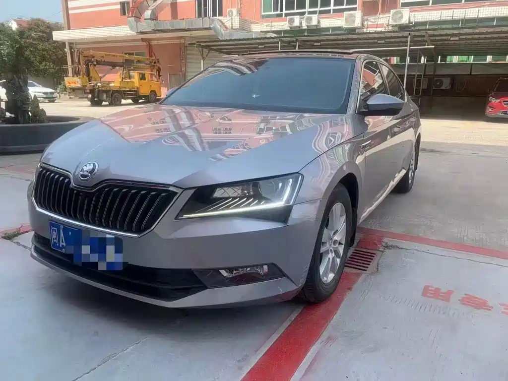 SKODA SUPERB 2016