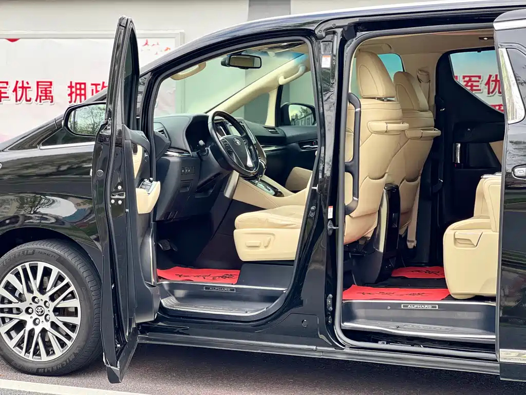 TOYOTA ALPHARD 2017